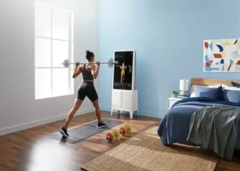 məşq etdirən fitness güzgüsü