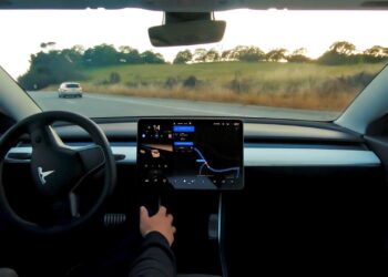 Teslanın avtopilotu çuxurları belə görə biləcək!