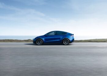 Tesla modelləri avtopilot ilə 56 000 000 Km yol gedib!