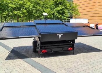 Tesla Yeni Avtomobilini Teqdim Etdi