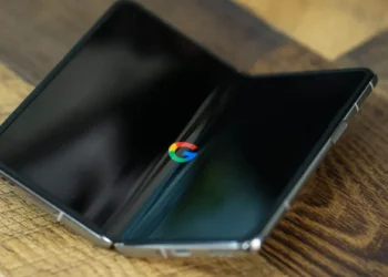 Google Pixel Fold istehsala baslanib