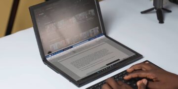 ASUS Zenbook 17 Fold OLED