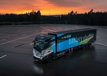 Mercedes eActros LongHaul