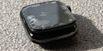Həddindən artıq isinən Apple Watch partlayıb! – Apple faktı gizlətmək üçün istifadəçiyə sənəd imzalatmağa çalışıb