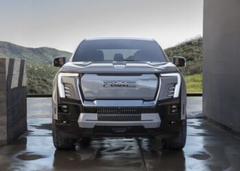 GMC şirkəti elektrikli Sierra Denali pikapını təqdim edib!