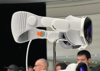 Apple Vision Pro VR eynəyi tam olaraq nə vəd edir?