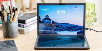 Apple, qatlana bilən ekranlı MacBook Fold üzərində işə başlayıb!
