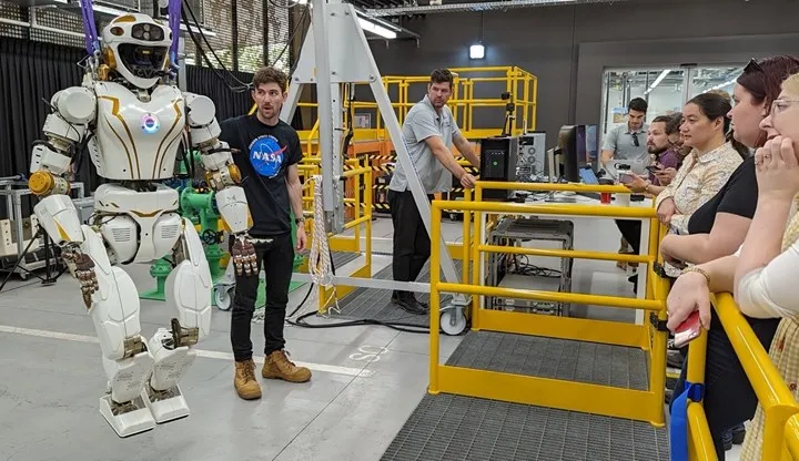 NASA  insanabənzər robotları
