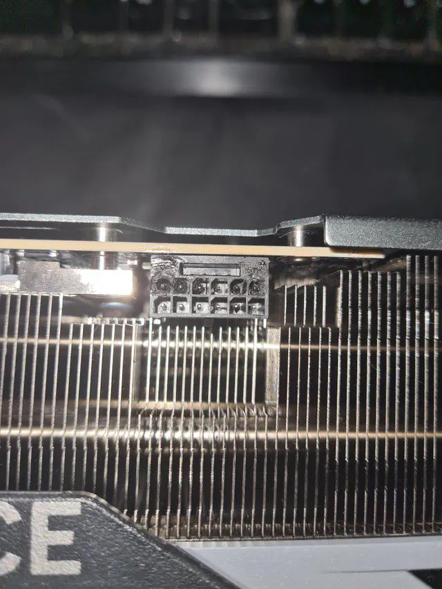 Nvidia RTX 4090 konnektor