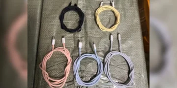 fərqli rənglərdə USB-C