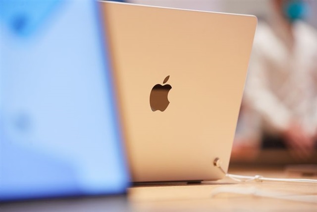 Apple münasib qiymətə MacBook