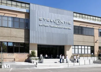 Stellantis batareya çəkisini