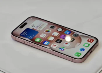 iPhone 15 dinamikləri