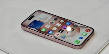 iPhone 15 dinamikləri