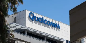 Qualcomm işçisini qovur
