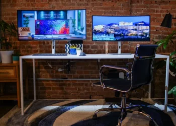 DELL göz rahatlığına diqqət yetirən 40 düymlük 5K monitor təqdim edib!