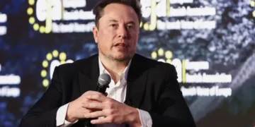 Elon Musk Çin xəbərdarlıq