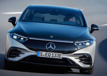 Mercedes EQS dəyərinin yarısını