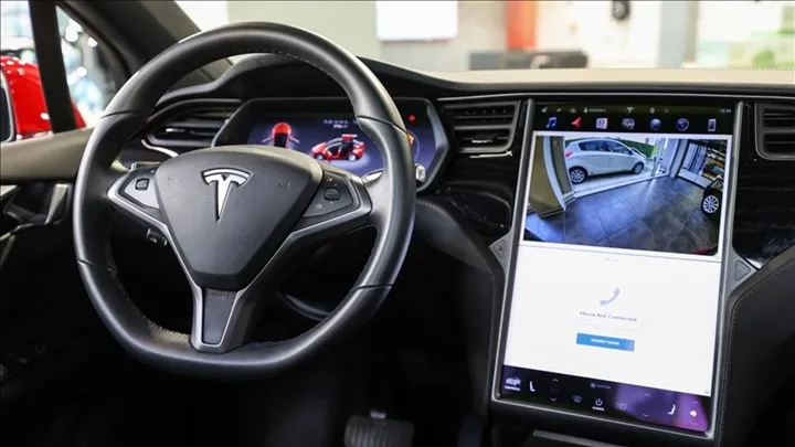 tesla-1.8-milyon -avtomobili-geri-cagirir