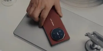 İlk üçə qatlanan Huawei smartfonu Mate XT Ultimate Design rəsmi olaraq nümayiş edilib!