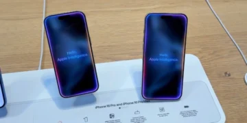 Apple Intelligence istifadəçiləri heyran etməyib: iPhone satışları düşür!