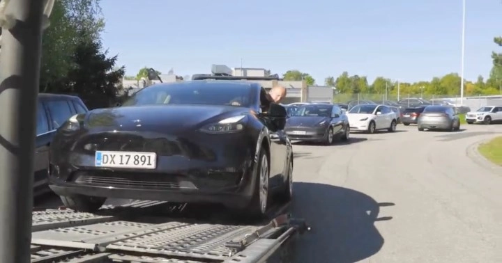 Tesla geri