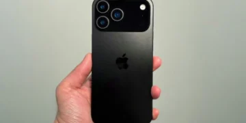 iPhone 17 Pro şüşə