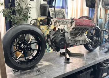 V8 Ferrari