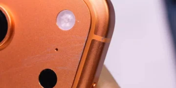 iPhone 17-lərin üzərindəki cızığa səbəb MagSafe stendləri imiş!