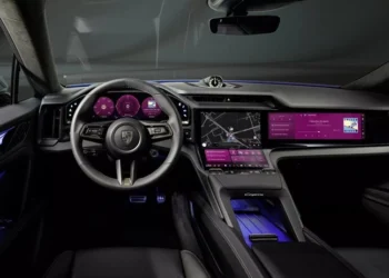 Elektrikli Porsche Cayenne əyri OLED displeyinə sahib olacaq!