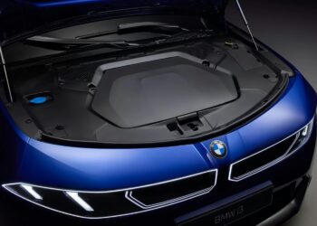 Yeni BMW i3 təqdim edilib: Tamamilə yeni dizayn, 900 km məsafə!