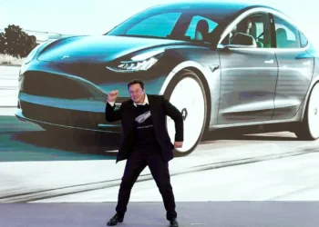 tesla-elon-musk-56-milyard-maas