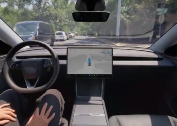 Tesla-dan Qlobal müdaxilə: Qanunsuz FSD istifadə edən elektromobillər uzaqdan bloklanır!