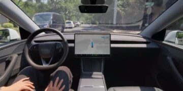 Tesla-dan Qlobal müdaxilə: Qanunsuz FSD istifadə edən elektromobillər uzaqdan bloklanır!