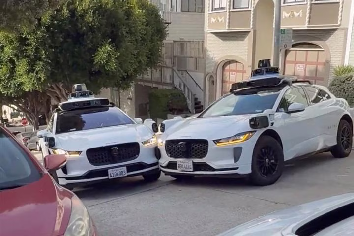 polislər sürücüsüz