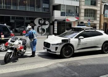 polislər sürücüsüz