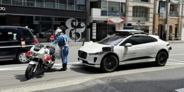 polislər sürücüsüz