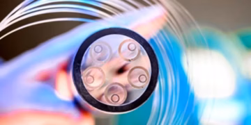 Çin Fiber optik rekordunu qırır: Tək xəttdə 51.3 Tb/s sürət!