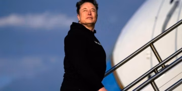 Elon Musk dünyanın ikinci ən varlı adamından 1 trilyon dollar daha varlıdır!